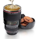 Taza-3D-en-forma-de-lente-de-camara-con-tapa-galletera