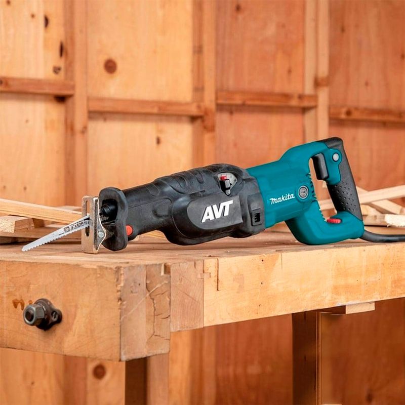Sierra-Sable-Electrica-Makita-AVT-1510W-Velocidad-Variable-JR3070CT