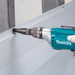 Atornillador-Drywall-Electrico-Makita-570W-1-4--Velocidad-Variable-Luz-Led-FS2700