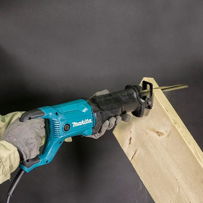 Sierra-Sable-Electrica-Makita-1200W-Velocidad-Variable-3000-CPM-JR3051TK