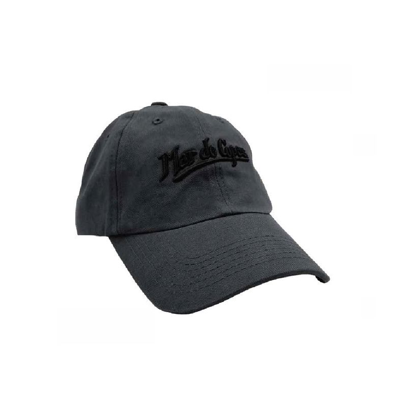 Gorra--Mar-de-Copas-color-Plomo-logo-y-firma-Wicho-bordado-Negro