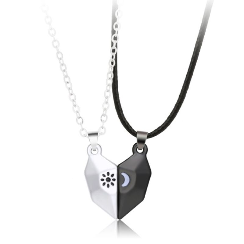 Collar-doble-corazon-con-iman-luna-y-sol-para-mejores-amigos-o-parejas-San-Valentin