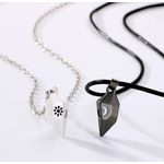 Collar-doble-corazon-con-iman-luna-y-sol-para-mejores-amigos-o-parejas-San-Valentin