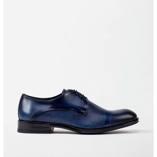 ZAPATOS MODERNOS DE VESTIR EN CUERO LISO Y GRABADO