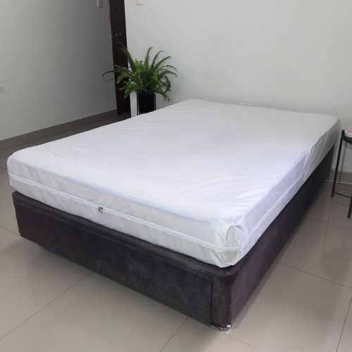 Forro de Colchon 1 Plaza 100% Impermeable con Cierre Blanco 25Cm