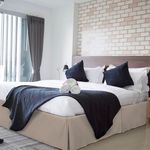 Faldon-de-Tarima-Queen-160cm-X-200cm-Drill-con-Pinzas-Beige-claro-35cm
