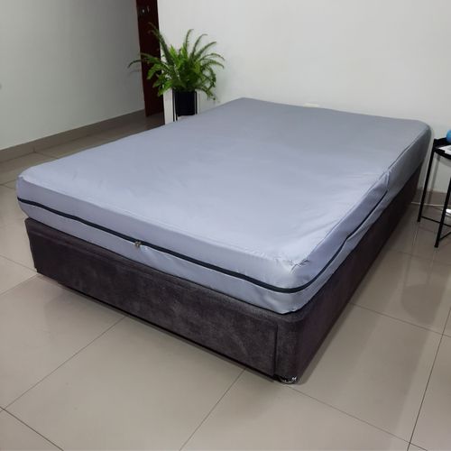Forro de Colchon 1.5 Plazas 100% Impermeable con Cierre Gris Claro 25Cm