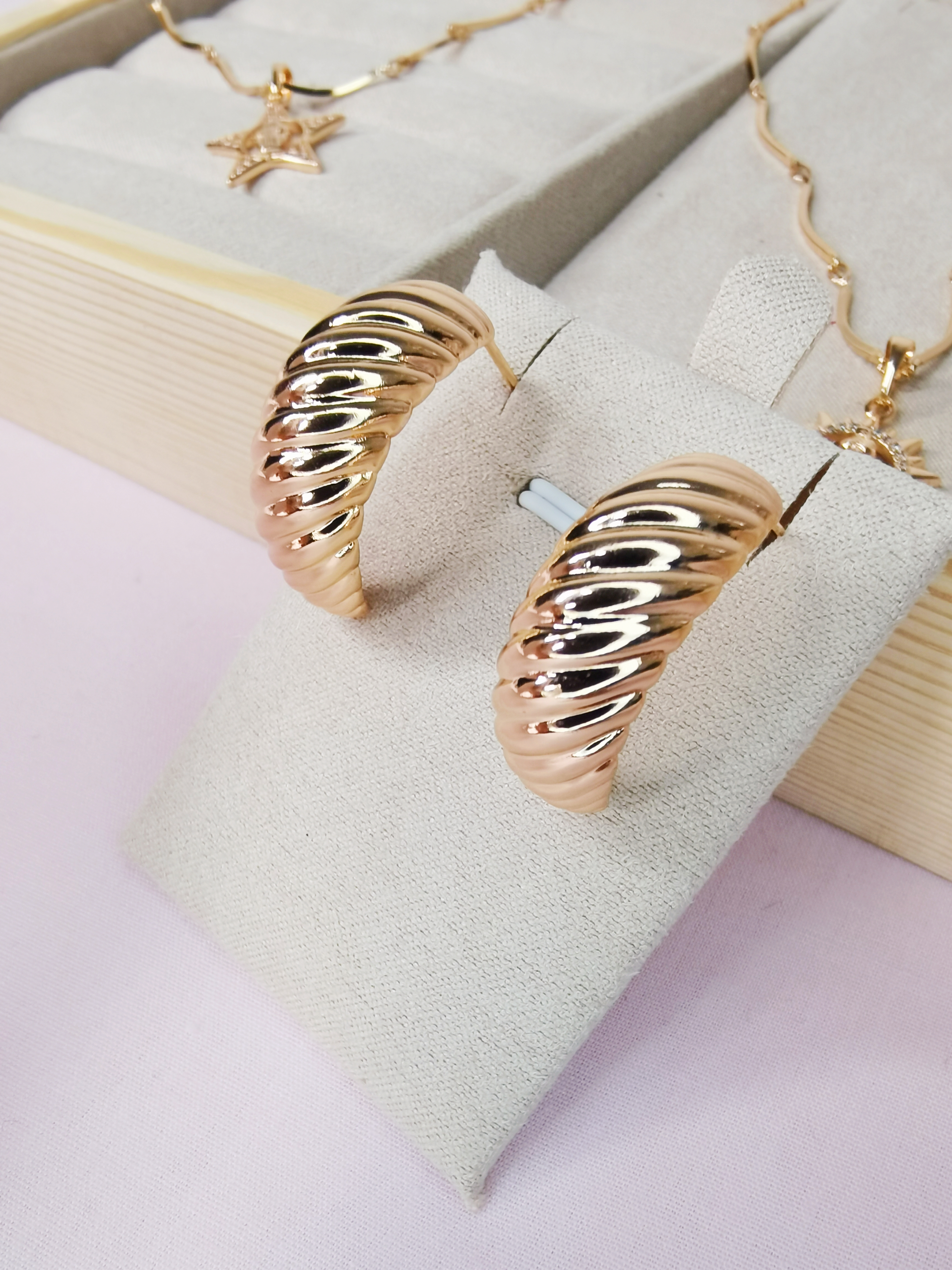 Aretes Zefora Argolla Acero Dorado Enchape Oro 18k moda mujer