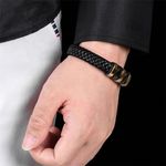 PULSERA-HOMBRE-CUERO-NEGRO-Y-ACERO-INOXIDABLE-DORADO-ACCESORIOS-HOMBRE