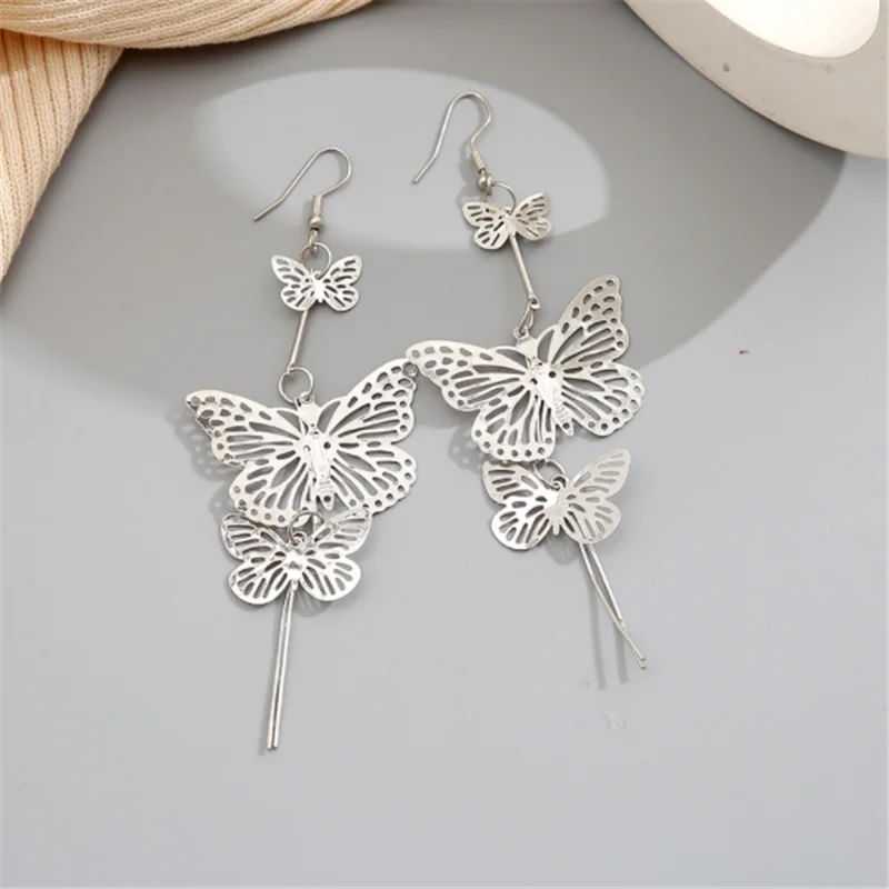 Aretes-largos-mariposas-plateadas
