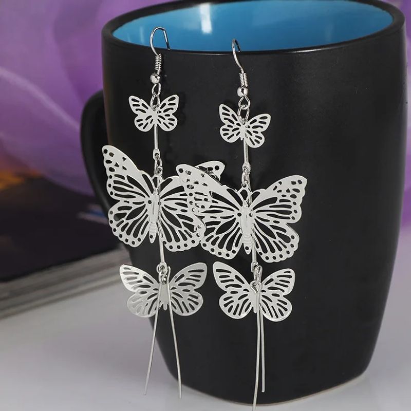 Aretes-largos-mariposas-plateadas