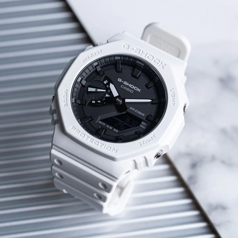 Reloj-G-Shock-Resina-Blanco-con-Negro-GA-2100-7A-G-SK-92