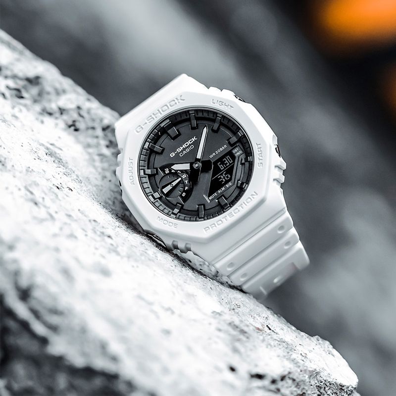 Reloj-G-Shock-Resina-Blanco-con-Negro-GA-2100-7A-G-SK-92