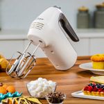 Batidora-de-Mano-Oster-con-6-velocidades-y-funcion-turbo-FPSTHM3532