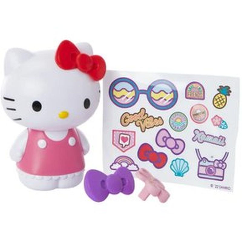 Muñeca-Hello-Kitty-con-accesorios-intercambiables-y-stickers