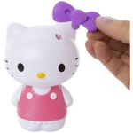 Muñeca-Hello-Kitty-con-accesorios-intercambiables-y-stickers