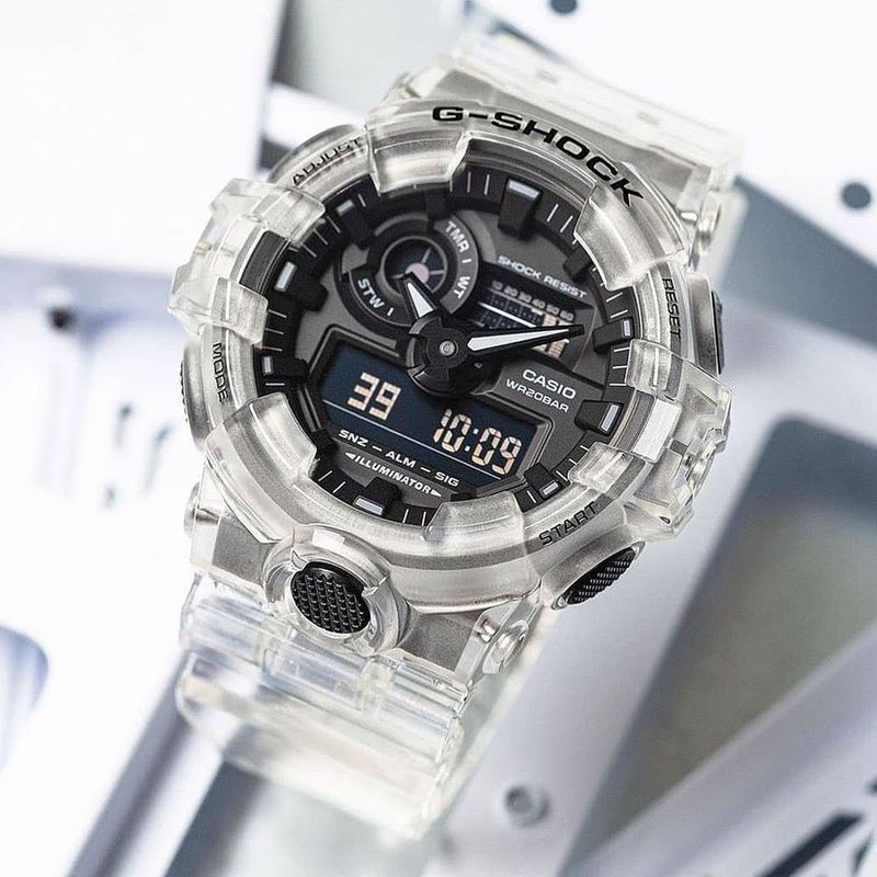 Reloj-G-Shock-Resina-Gris-Transparente-con-Negro-GA-700SKE-G-SK-9