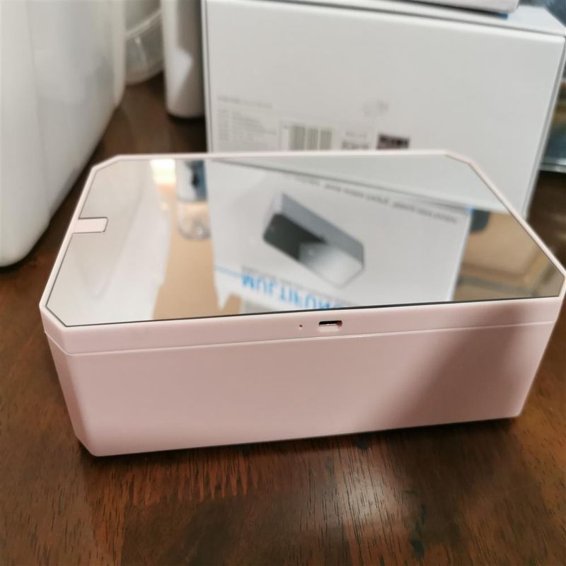 CAJA-DE-DESINFECCION-Y-CARGADOR-INALAMBRICO-DE-10W