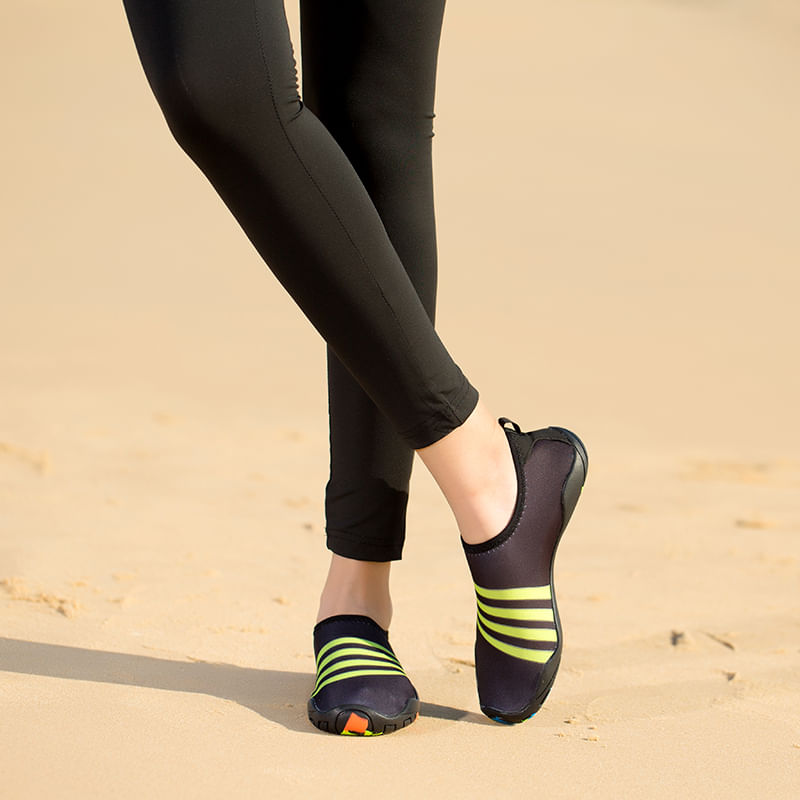 Aquashoes-aqua-moda-M1A-Unisex-Negro-Lineas-Verdes