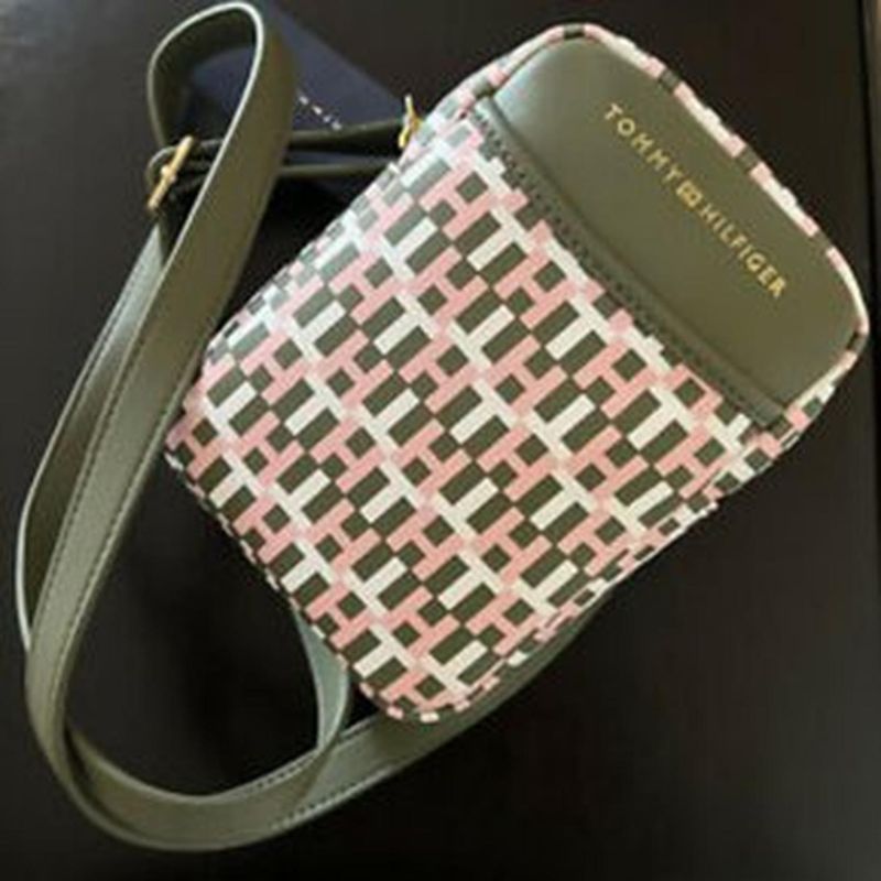 Crossbody-O-Cartera-Tommy-Hilfiger-porta-Celular-MONOGRAM-II---Verde-con-Rosado