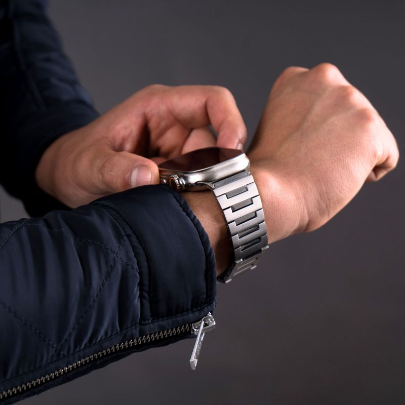 Correa-De-Titanio-Para-Apple-Watch-Ultra-1-Ultra-2-Rectangulos-Centrales-de-Acero-Inox