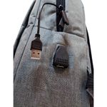 Mochila-Antirobo--Multiuso-Conector-Usb-Porta-Laptop-o-Celular-Gris