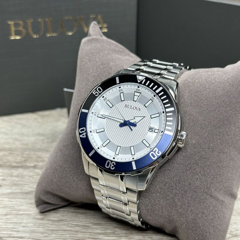 Reloj Bulova 98B349 para Hombre Fecha Acero Inoxidable Dial Blanco