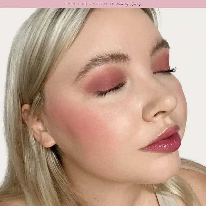 Stay-Vulnerable-Liquid-Eyeshadow--Nearly-Berry-