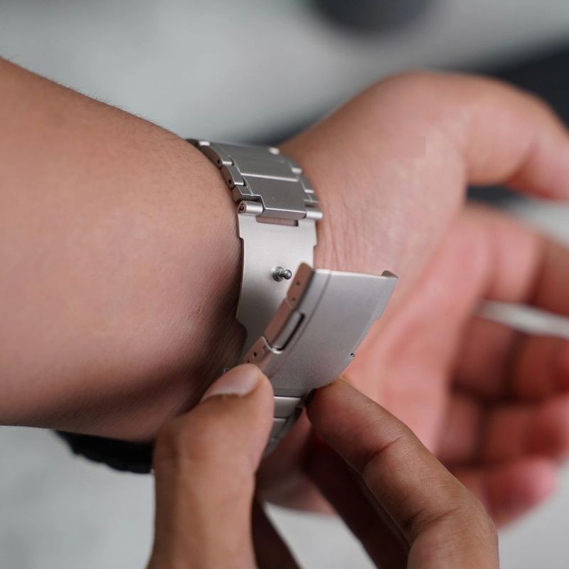 Correa-De-Titanio-Para-Apple-Watch-Cierre-Tipo-Doble-Boton