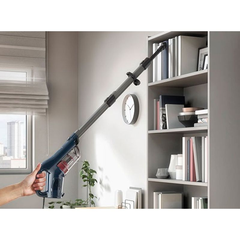 ASPIRADORA-VERTICAL-ELECTROLUX-2-EN-1-PTE10-La-aspiradora-compacta-y-potente---copy