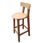 Silla-bar-alta-de-madera-Pino-en-natural