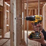 Taladro-Percutor-12-20V-65Nm-S-Carbones-Atomic-Dewalt-DCD709D2-B2