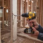 Taladro-Percutor-12-20V-65Nm-S-Carbones-Atomic-Dewalt-DCD709D2-B2